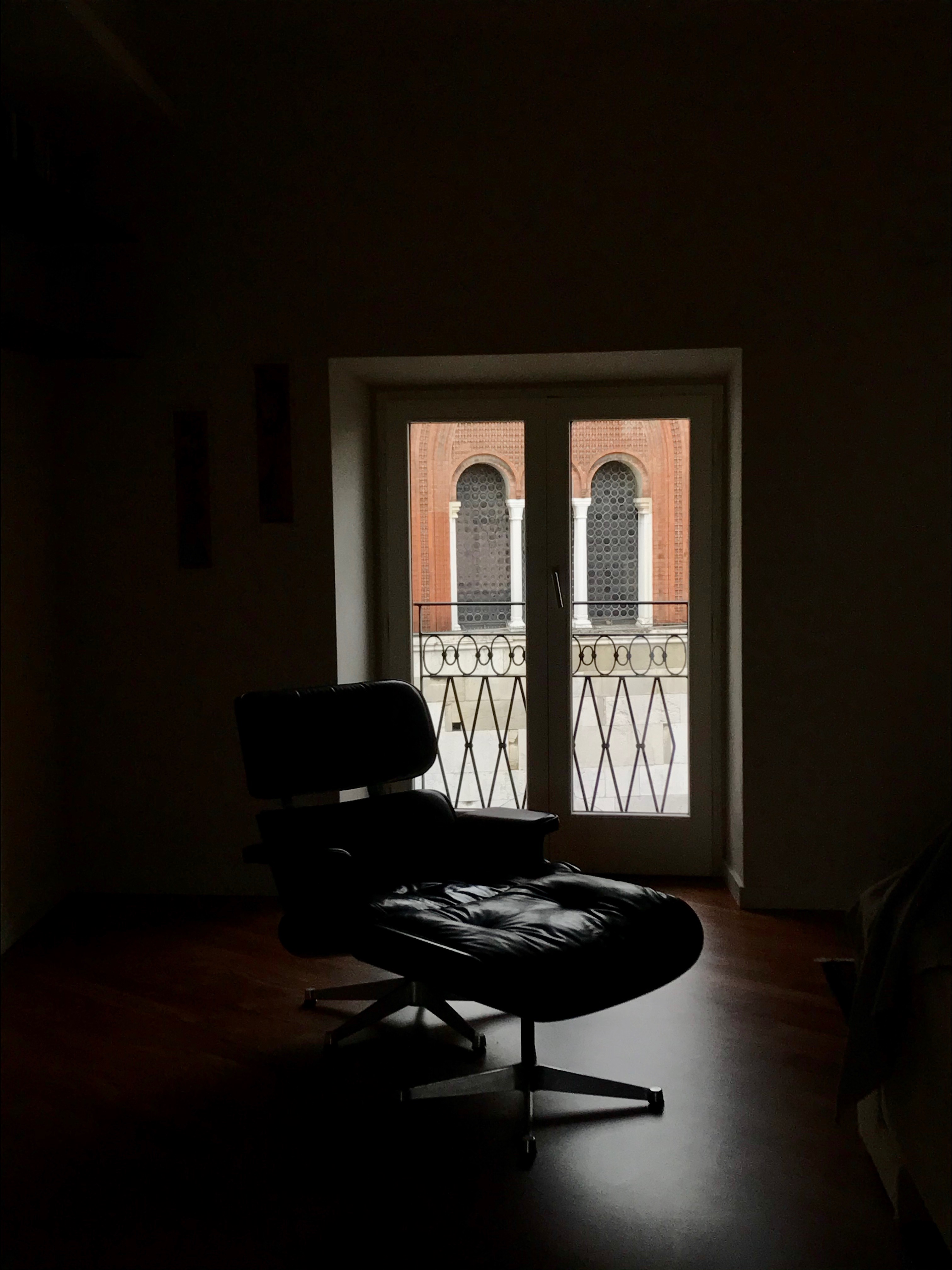 古董与极简的对话——意大利广场公寓设计-46