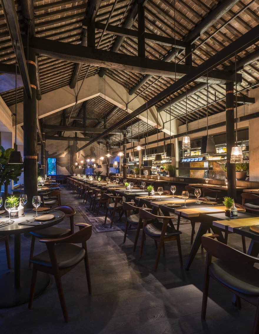 西餐厅"Va Bene"双层空间设计,明亮与黑暗的对比-2