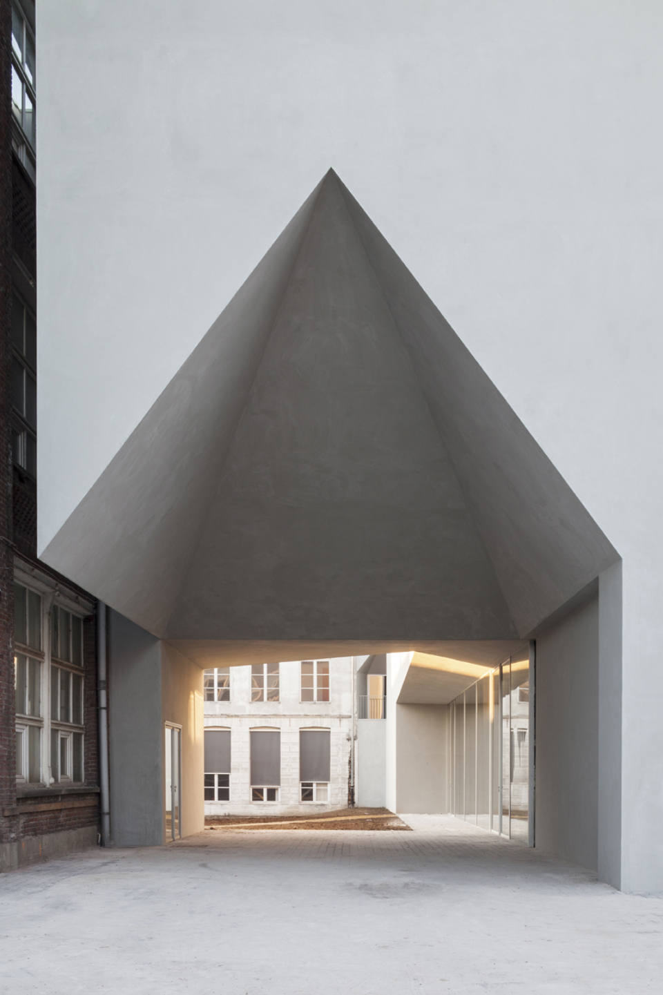 图尔奈建筑学院，比利时/为历史街区注入新特征-11