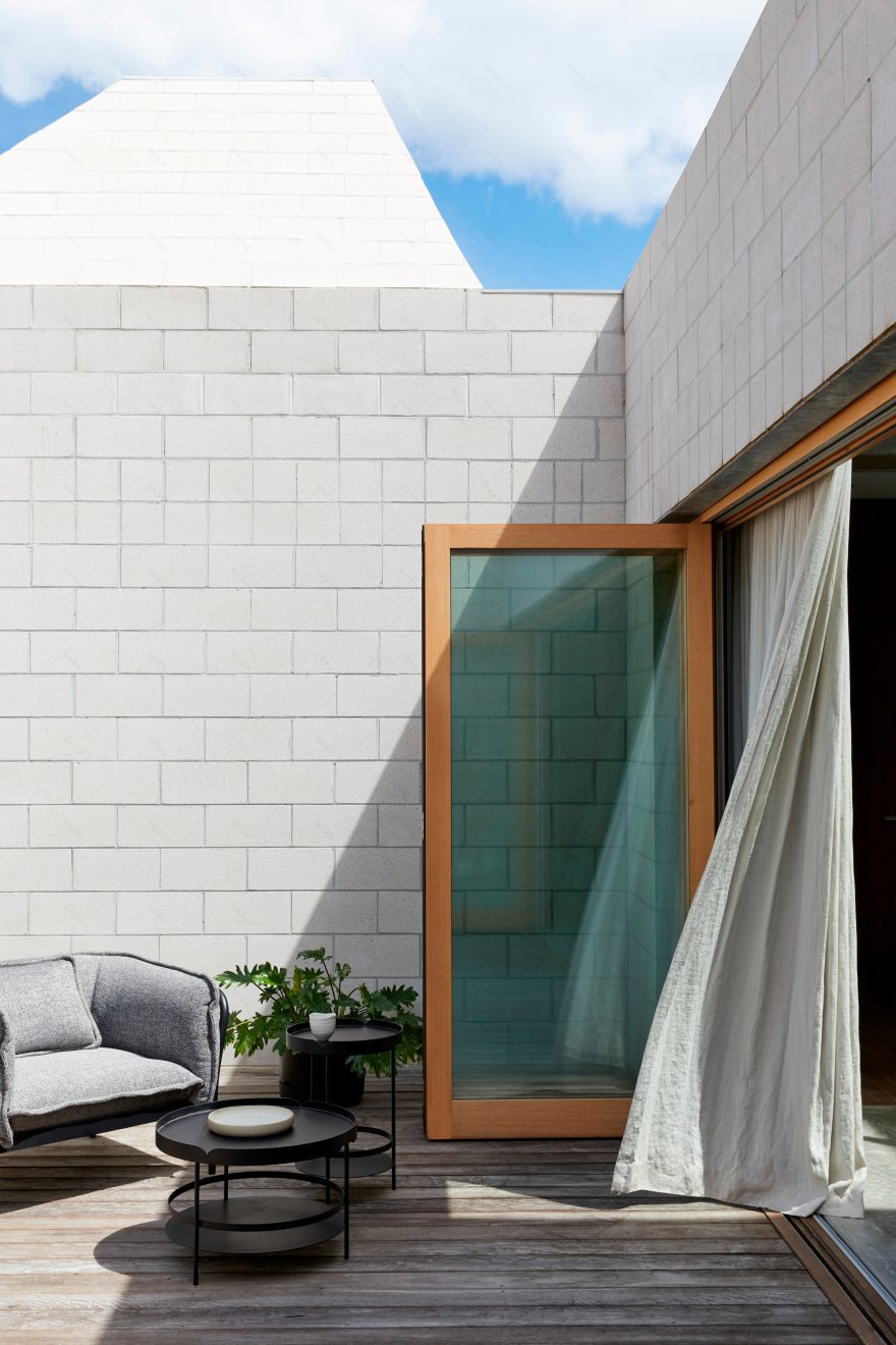 混凝土金字塔下的海滩别墅设计-51