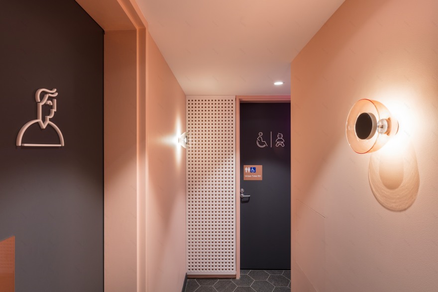 悉尼机场“Felix 酒店” | 澳大利亚版“中世纪现代”风格的设计-11