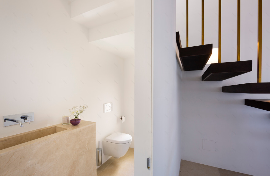 融合自然景观的西班牙风格别墅设计-10