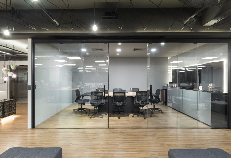 数字媒体公司总部设计,展现工业风与科技感-9