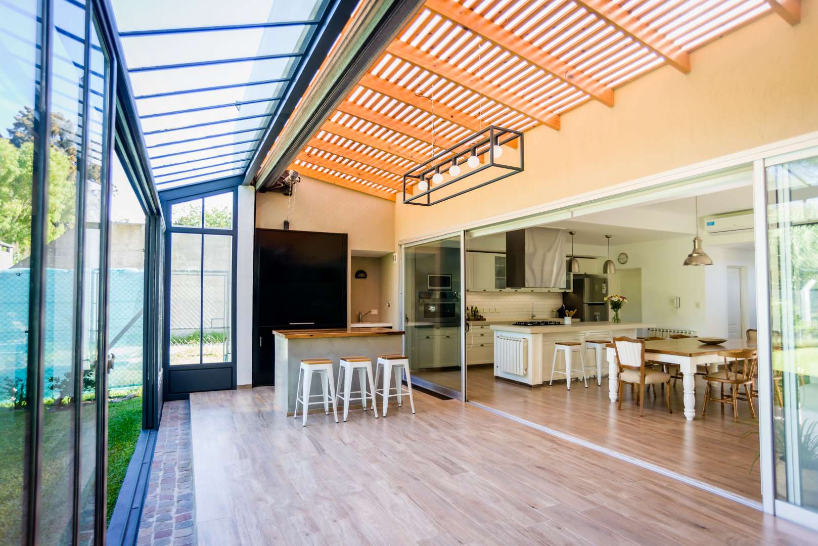 简约之居，功能齐全的家庭聚会空间-21