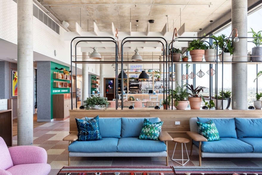 悉尼机场“Felix 酒店” | 澳大利亚版“中世纪现代”风格的设计-0