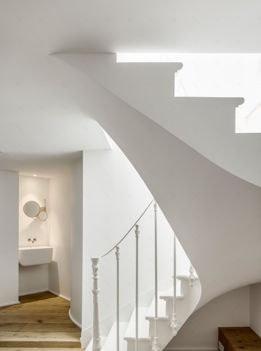 巴黎经典建筑中的现代居住空间-13