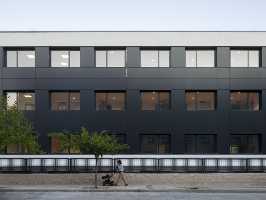 公园中的养老住宅-12