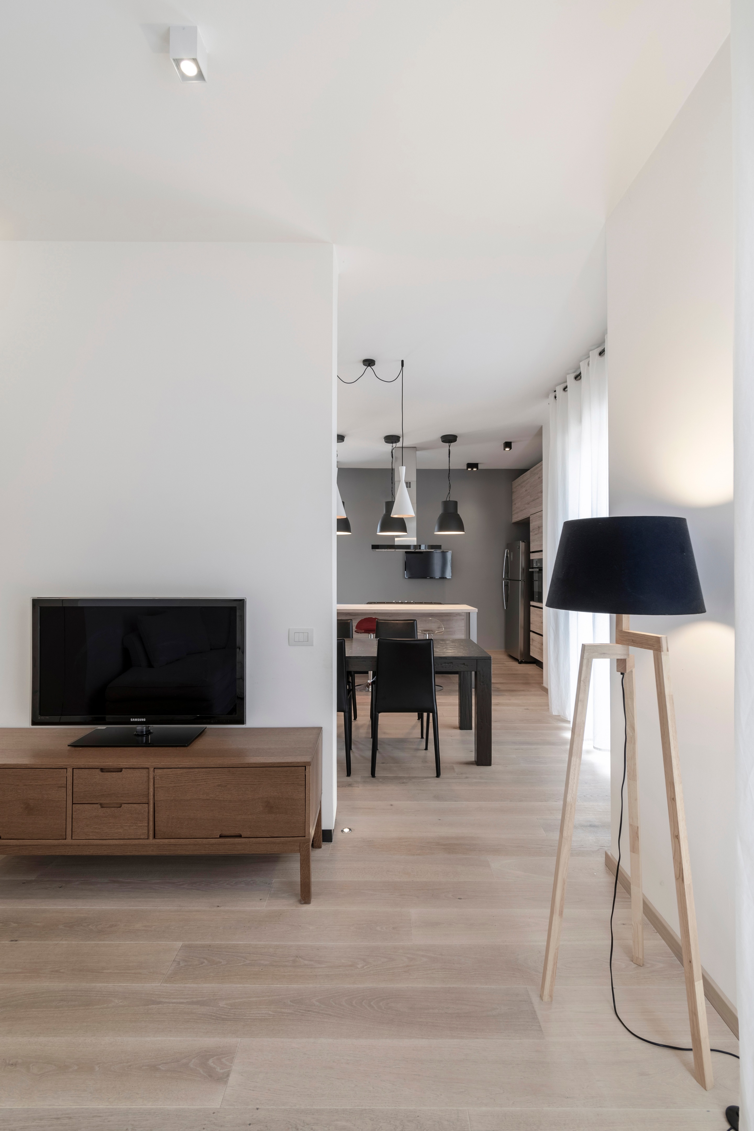 Modena 之家 | 温馨木质 IP 公寓，家庭共享的现代空间-9