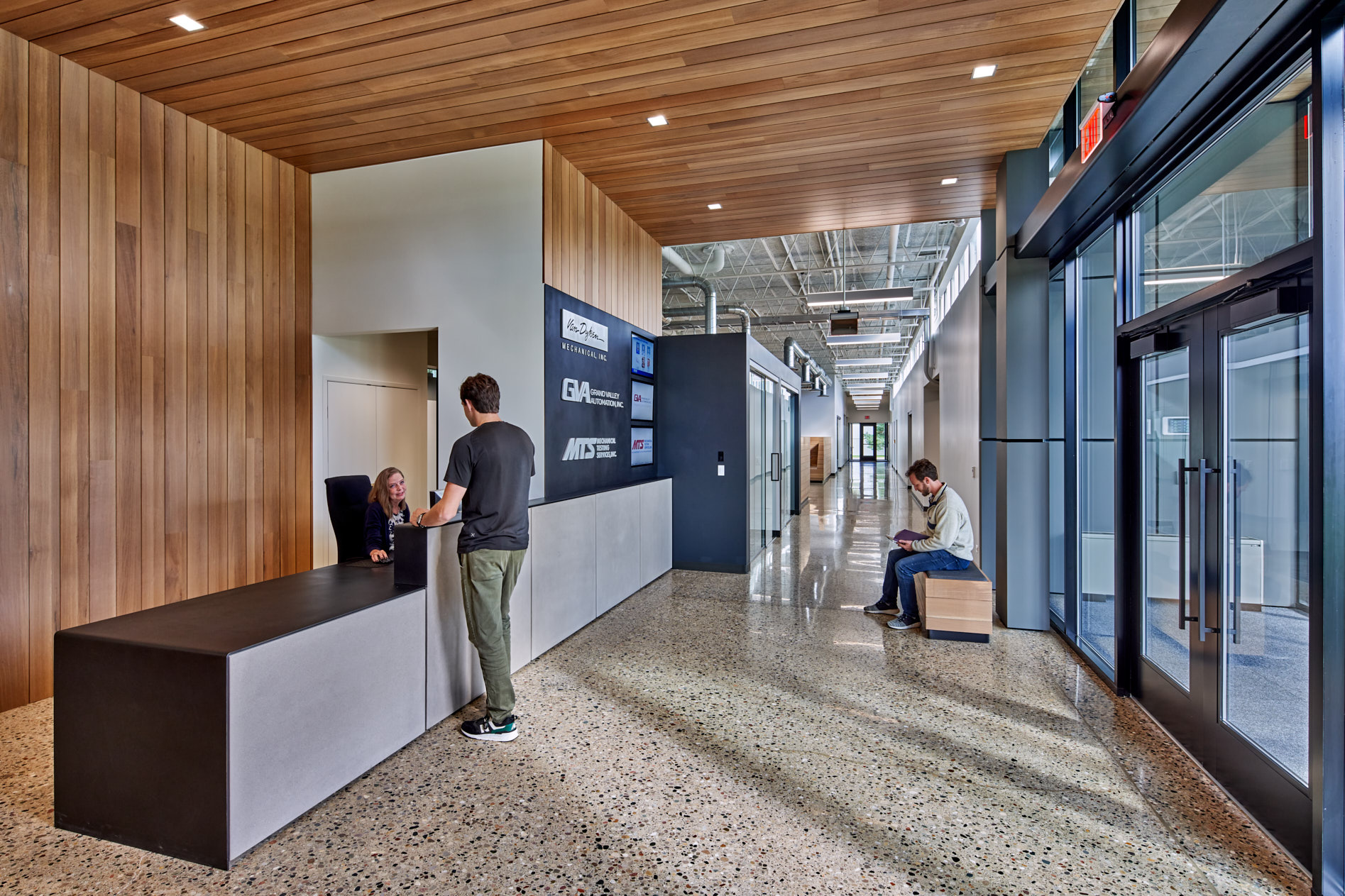 VanDyken Mechanical 总部改造 | 现代高效协同办公空间-2