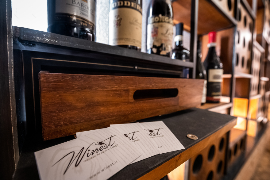 私人别墅里的特色酒窖设计-6