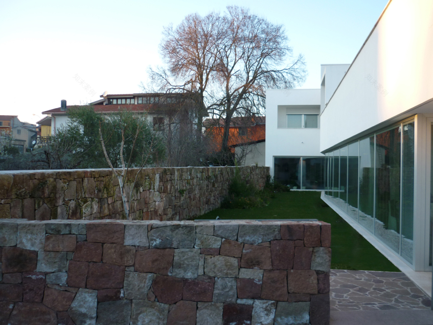 意大利 Samugheo 健康住宅设计-2