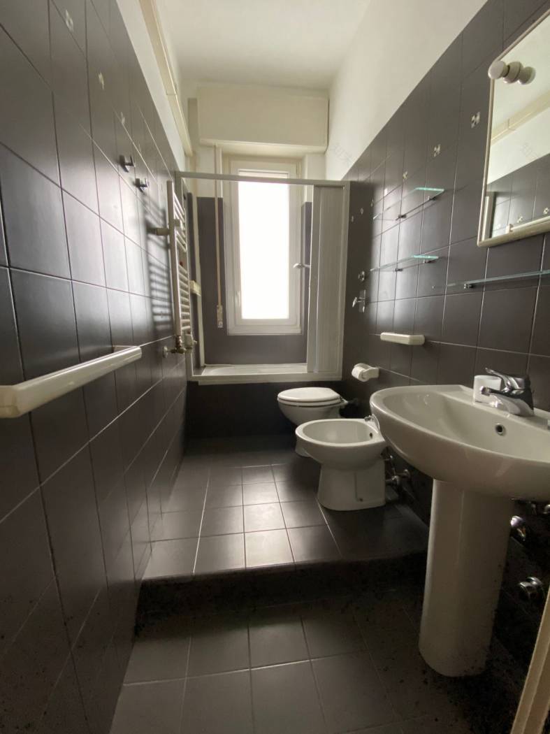 米兰 Portello 小户型改造,极简“全白”设计打造舒适温馨生活空间-4