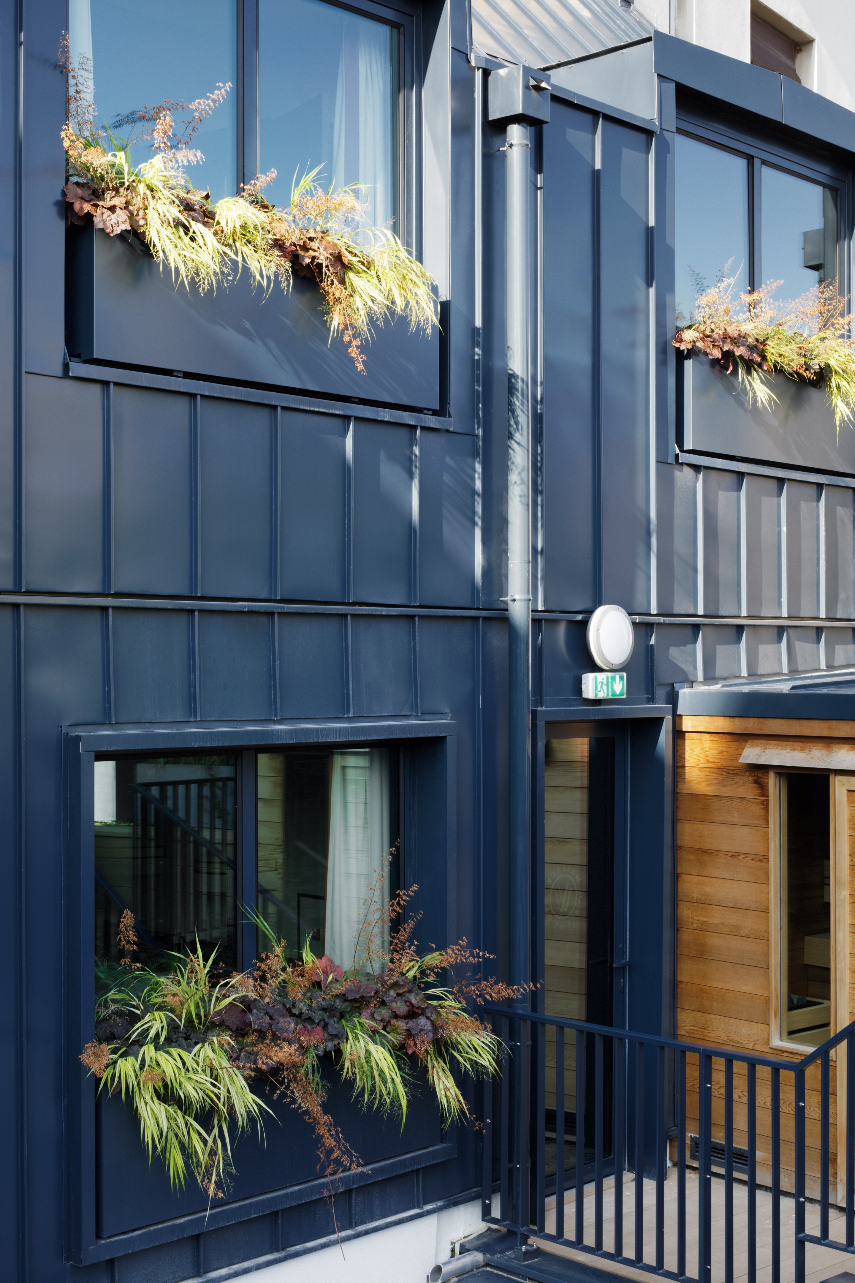 巴黎华莱士酒店,蓝调金属魅力与自然光的完美结合-31