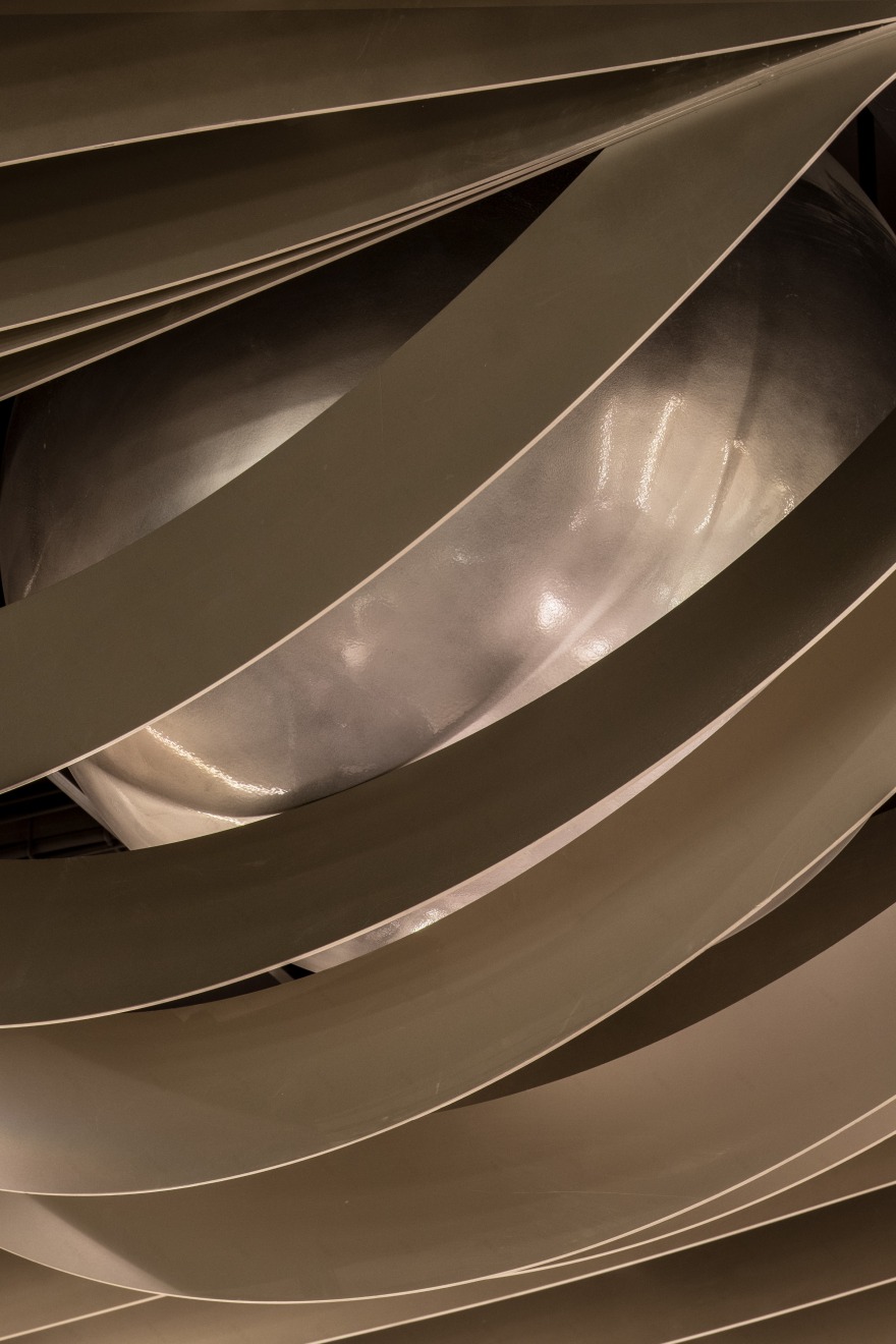 Milan 繁华中心的戏剧性餐厅-47