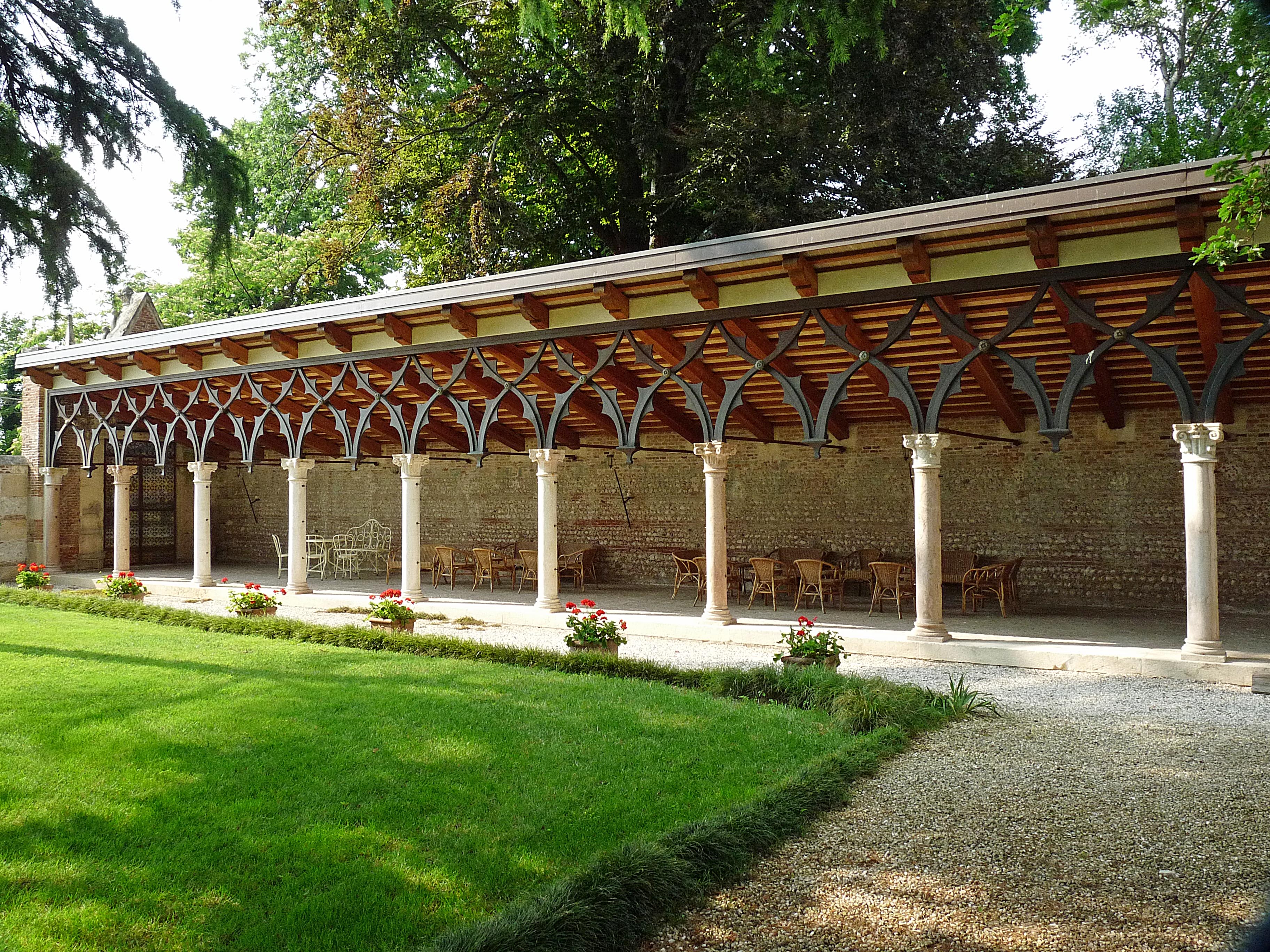 新旧融合的哥特式别墅设计-1