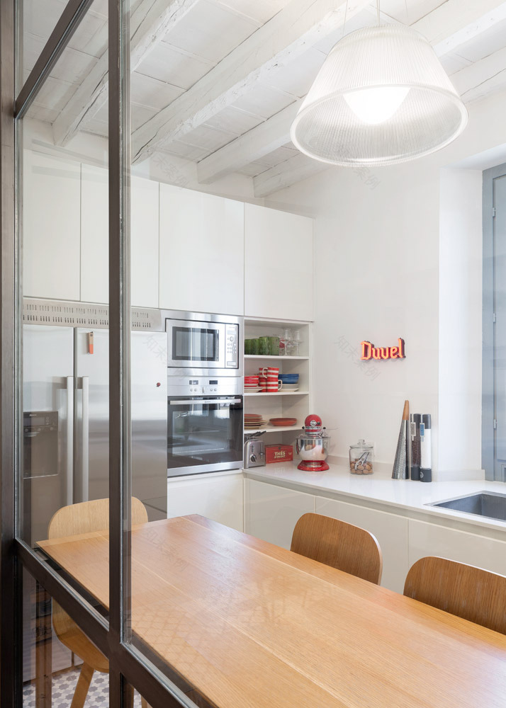 旧米兰公寓的现代翻新-10