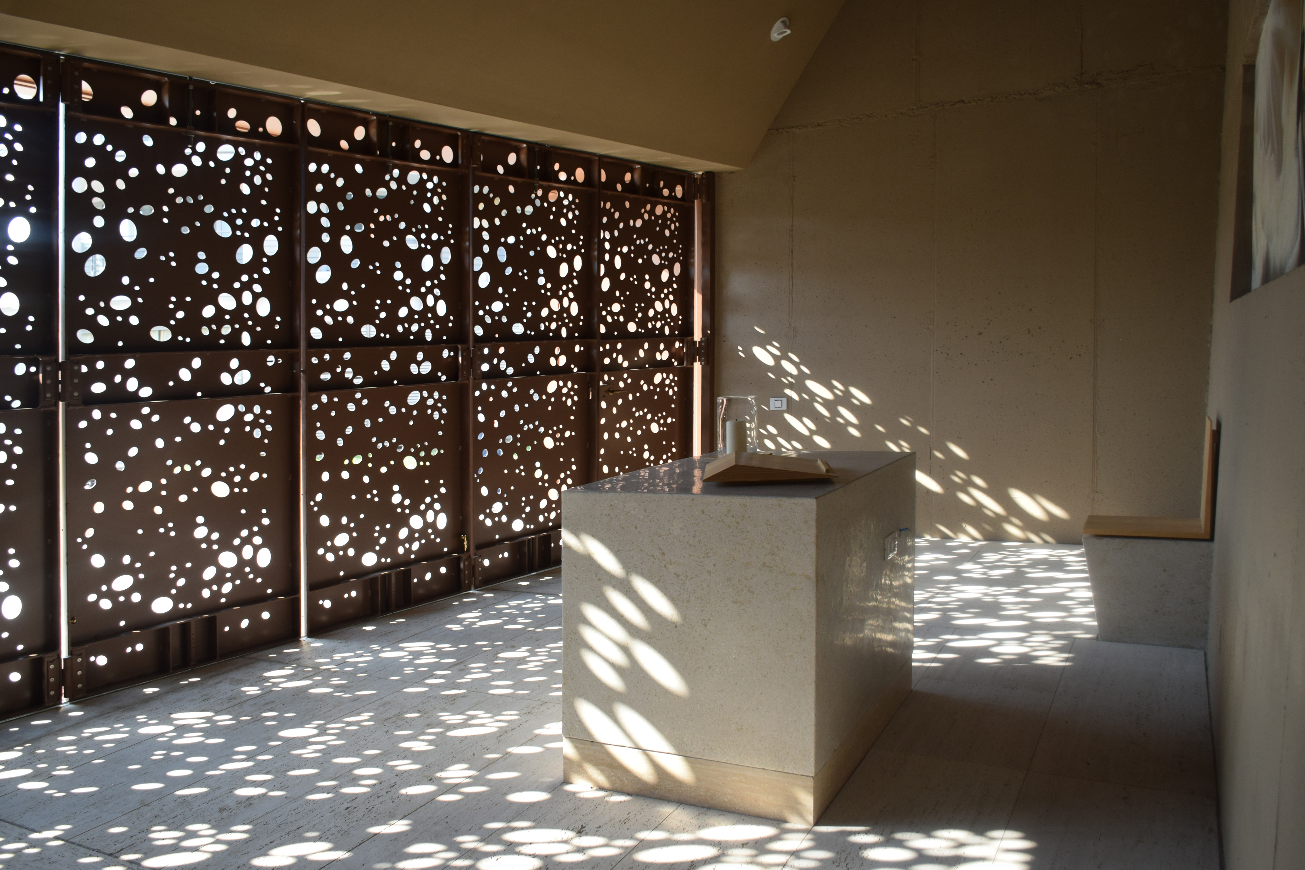 爱心之城堡 · 简约而庄重的社区教堂设计-1