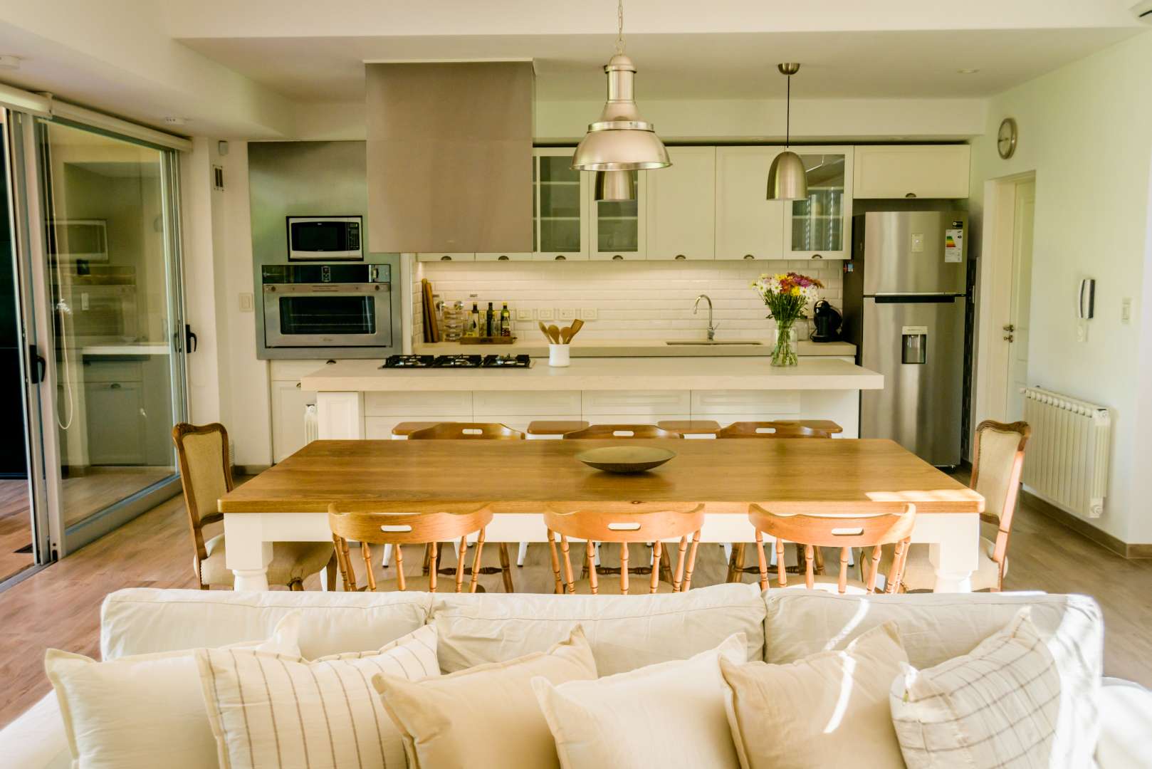 简约之居，功能齐全的家庭聚会空间-9