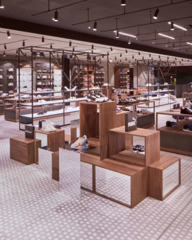 Rinascente Torino Piano Secondo 鞋店设计 | 时尚运动与动态光线的完美融合