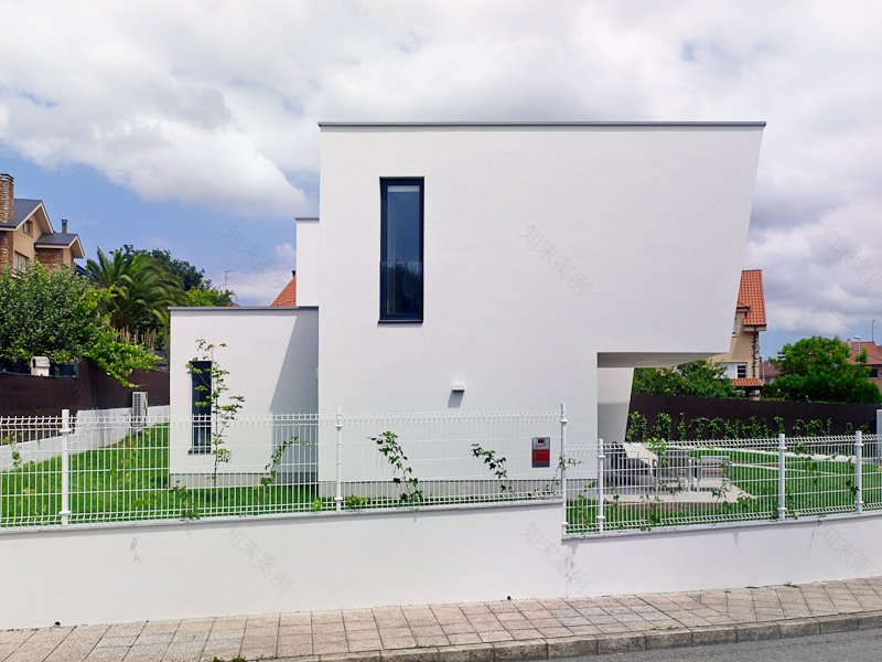 西班牙 Avilés 市简约别墅,诠释现代生活理念-16