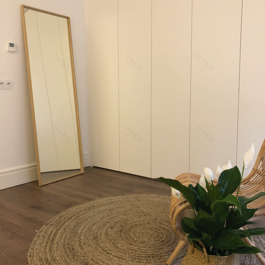 葡萄牙历史中心住宅翻新,木质阶梯成亮点-12