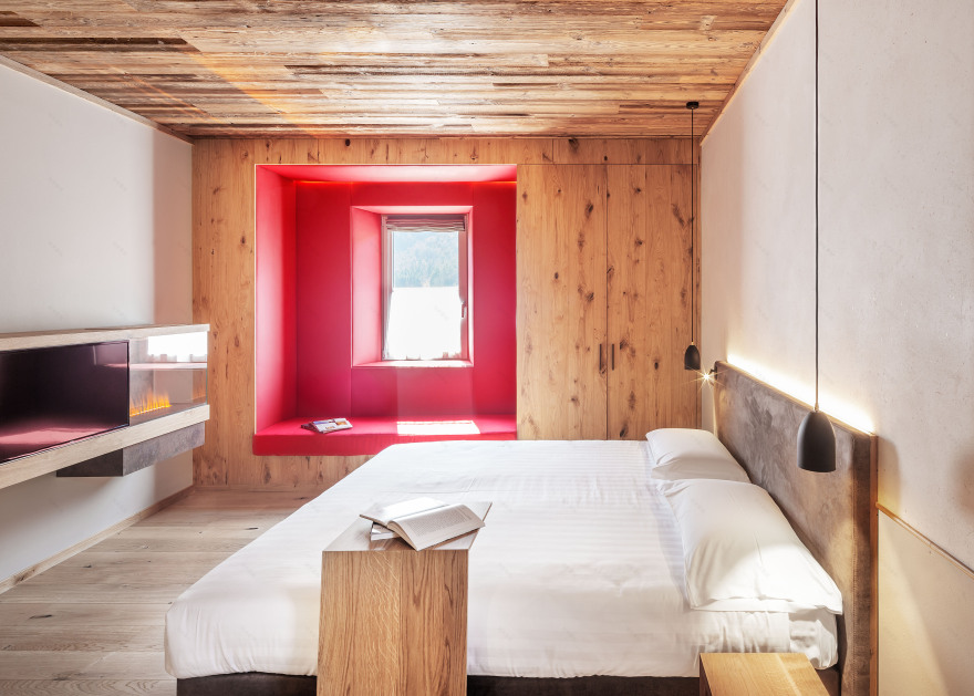 古堡酒店的现代情感主题设计-5