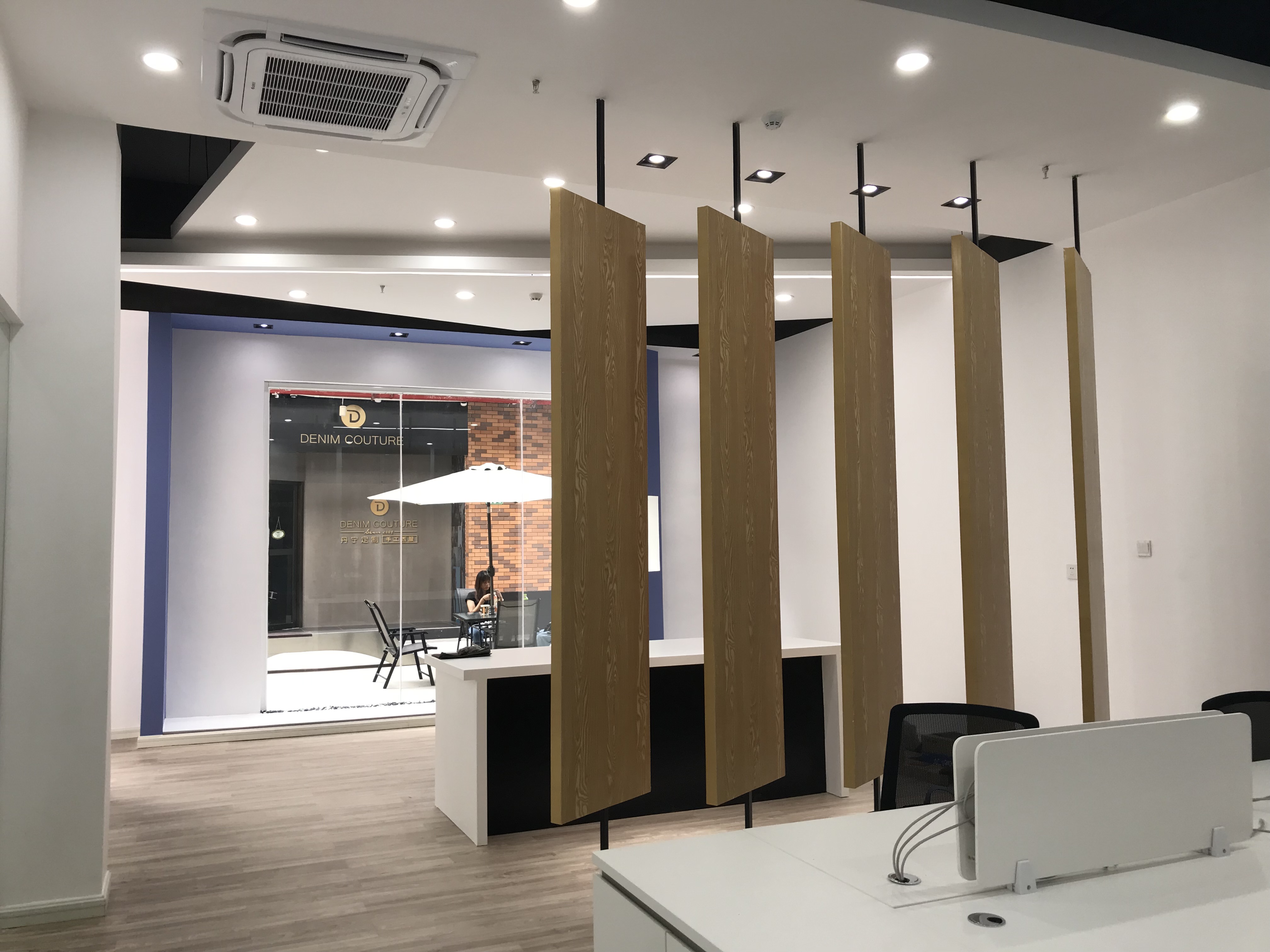 海珠区维品同创汇-网红打卡服装店-1