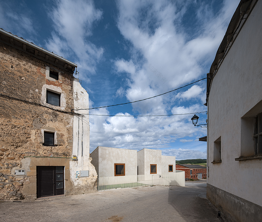 西班牙 Navarra 别墅 Casa S&J,融入自然美景的空间设计-1