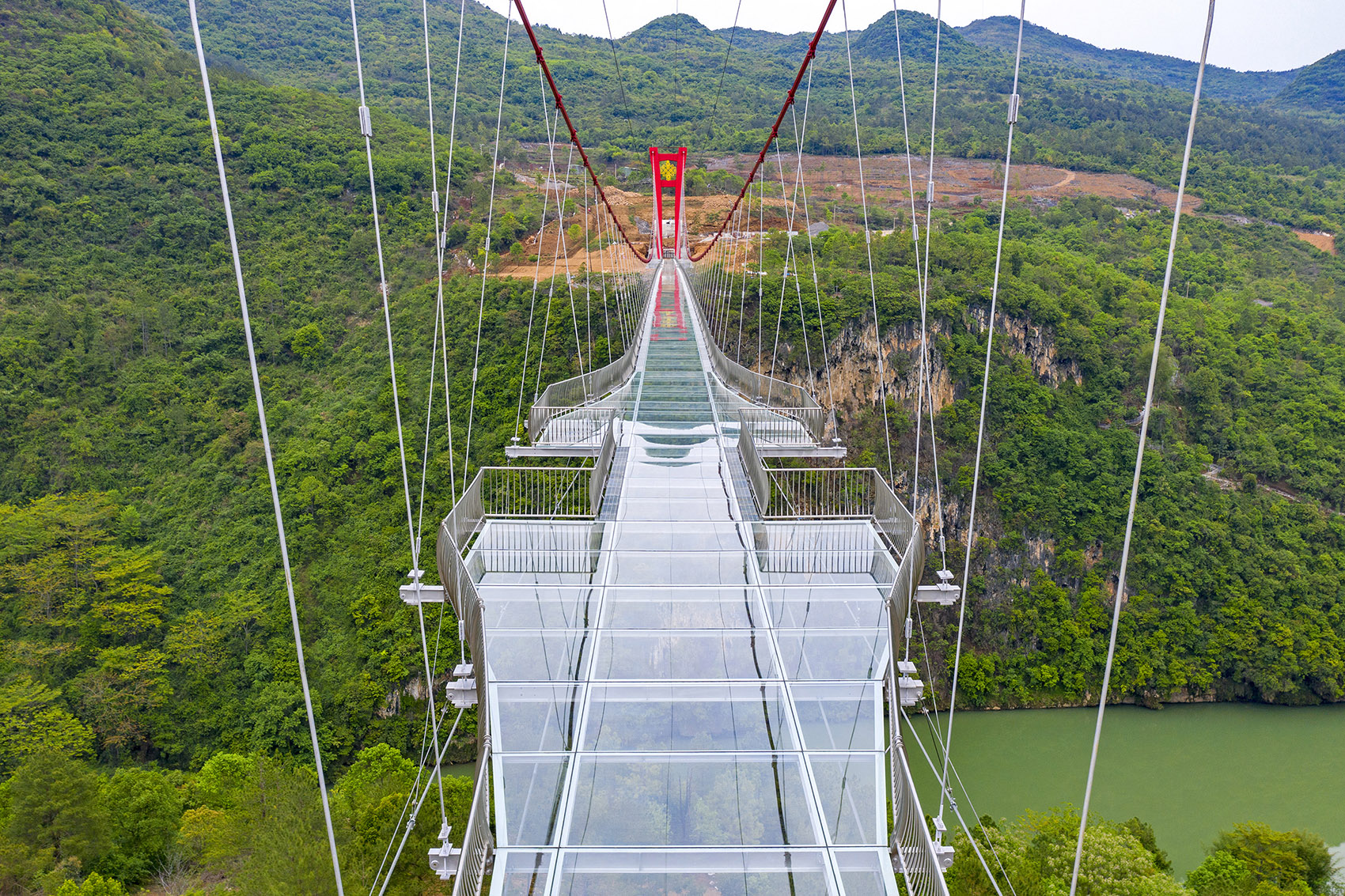湟川三峡擎天玻璃桥，广东清远/吉尼斯纪录认证：“世界最长玻璃铺装悬索桥”-20