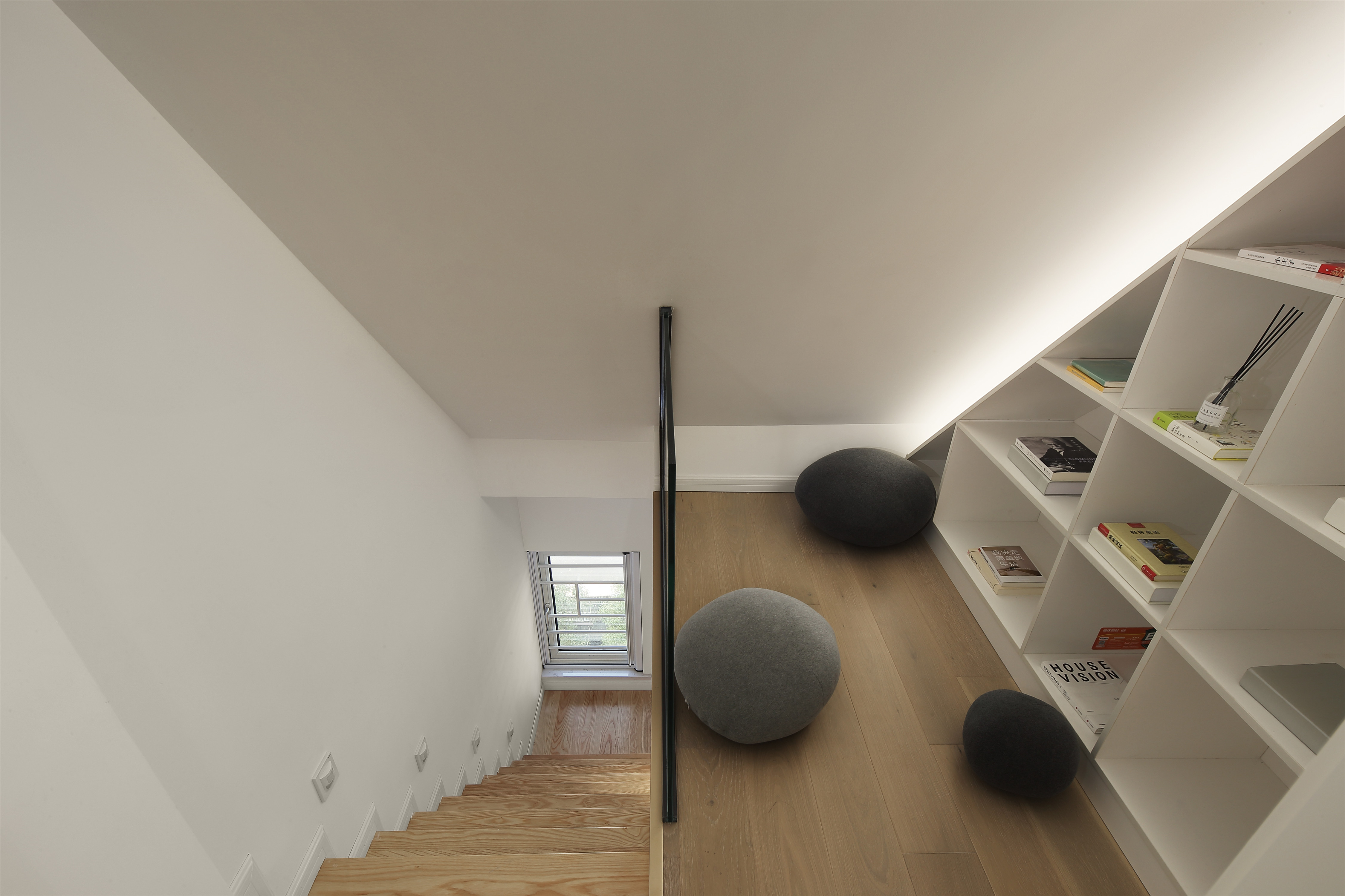 学区房挑空设计-30