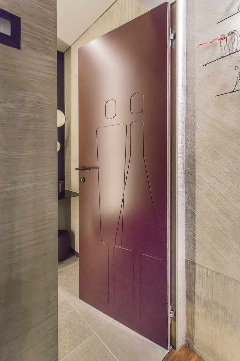 以色列霍隆半独立别墅,绿色 basement 散发爱尔兰酒吧气息-12