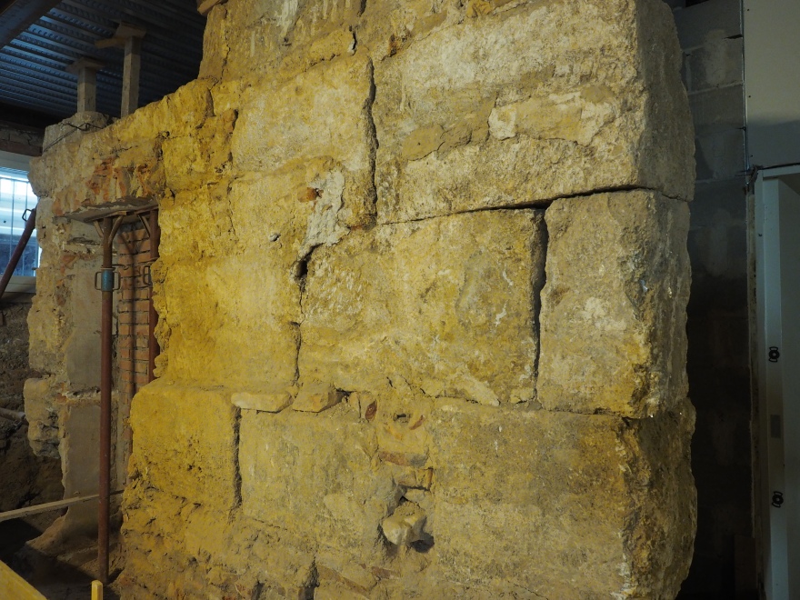 城市中心旧公寓翻新变身现代出租公寓-22