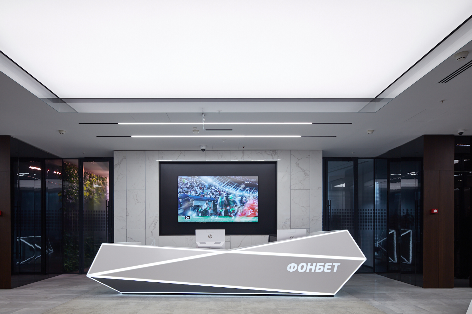 银行与体育的完美融合——Fonbet 办公室设计-0