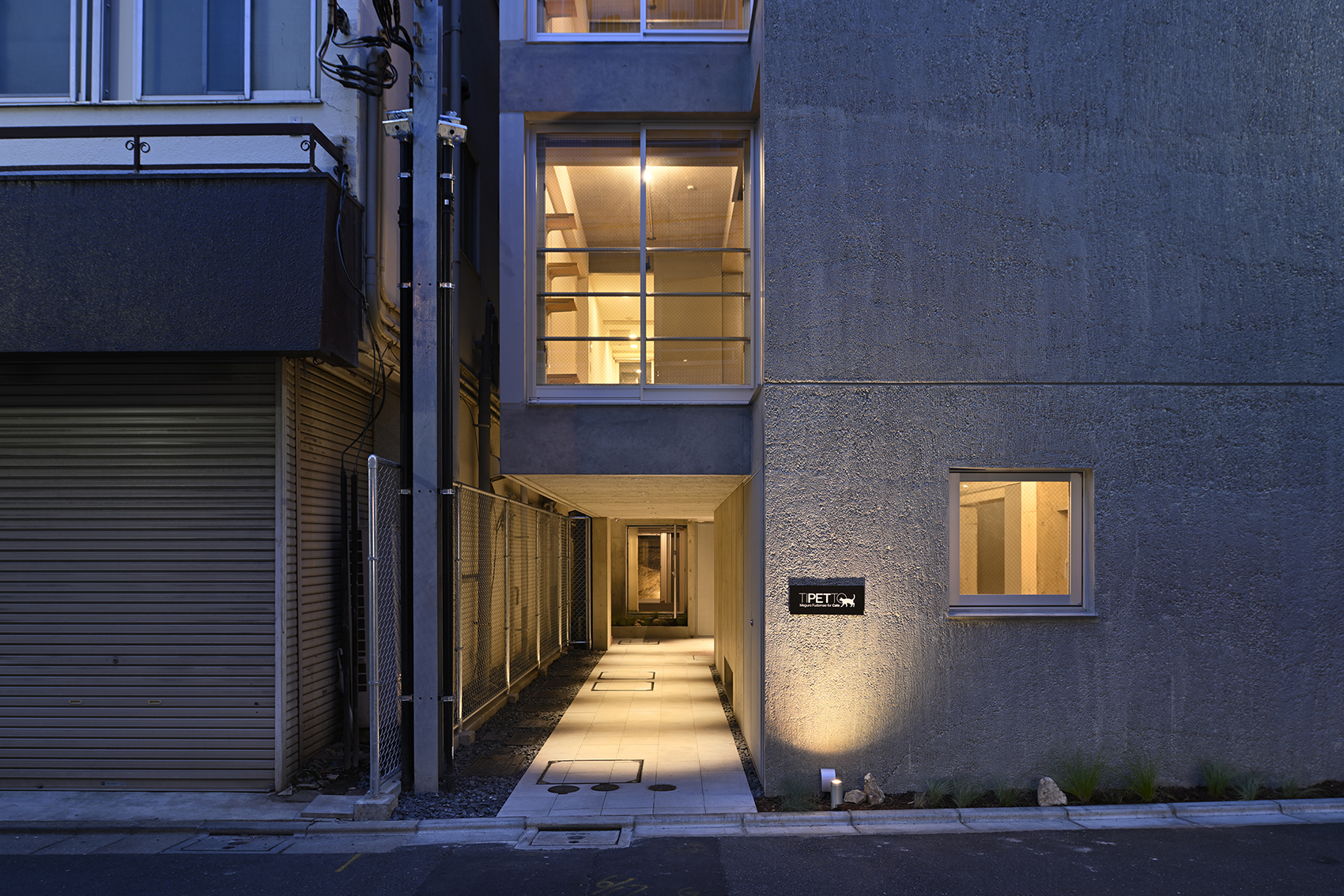 FUDOMAE公寓楼，东京/有六个竖直空隙的公寓-49