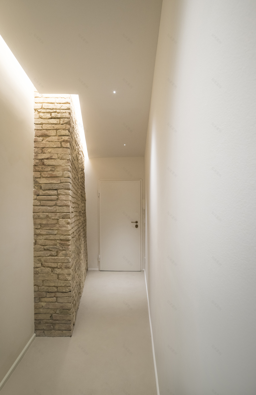 融合历史与现代的意大利古城公寓改造-5