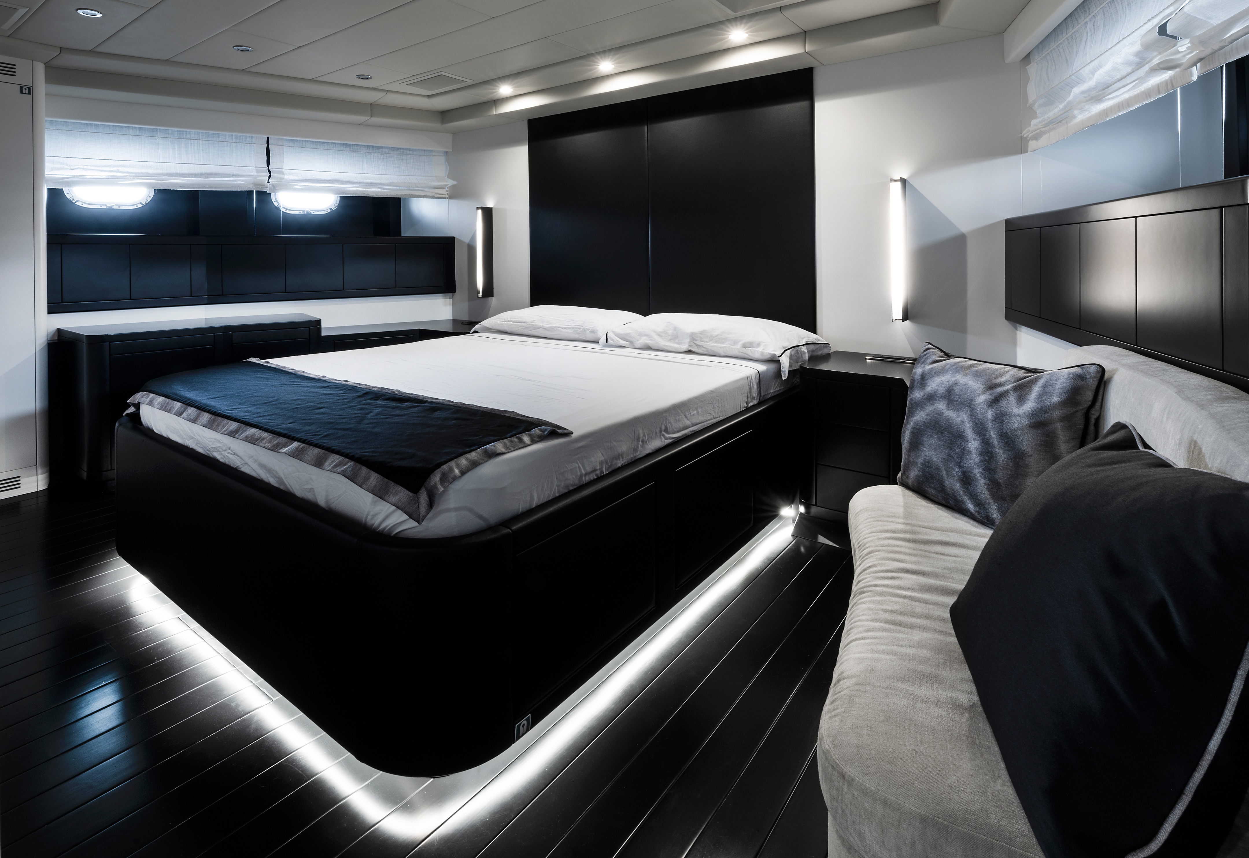 意式奢华游艇 Mangusta 92 现代翻新设计-12