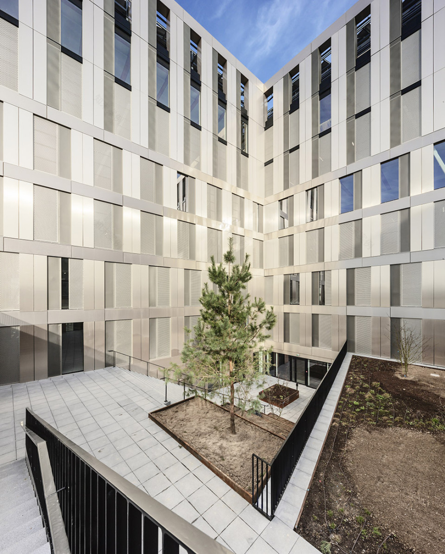 巴黎绿意办公空间,垂直景观与可持续设计完美融合-30