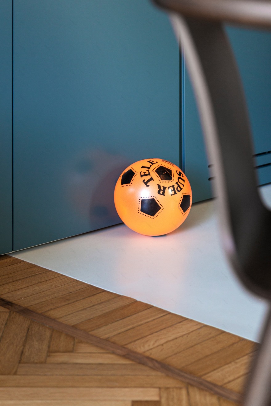 翻转空间的平层公寓改造 | 日与夜的和谐共生-16