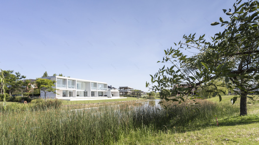 阿根廷湖畔别墅建筑空间解析-19