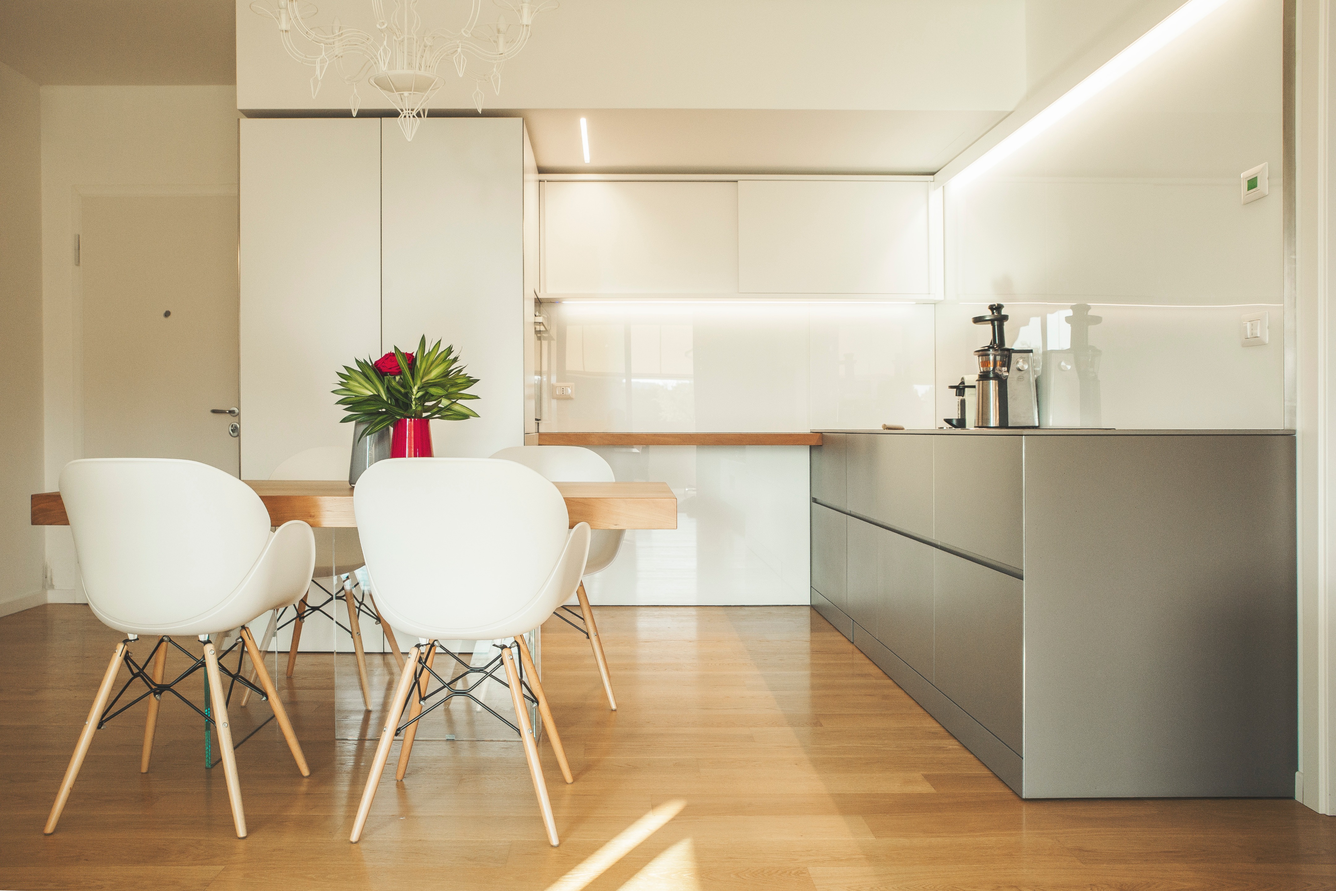 Progetto e realizzazione di arredamenti su misura per un'abitazione in provincia di Venezia. Collaborazione con Babato1934.-0