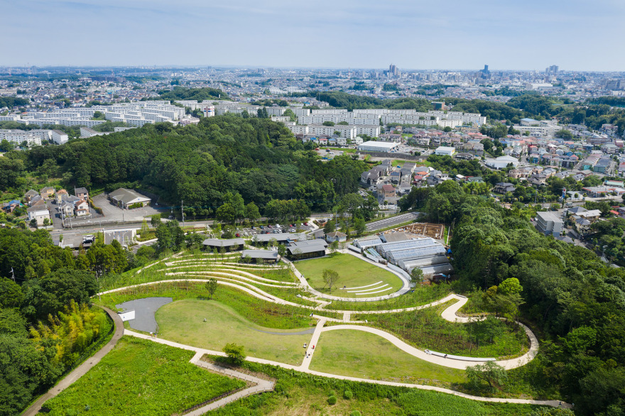 町田药师池公园“四季彩之森”游客中心,日本/运用村落般的建筑形式营造愉悦步行体验-69