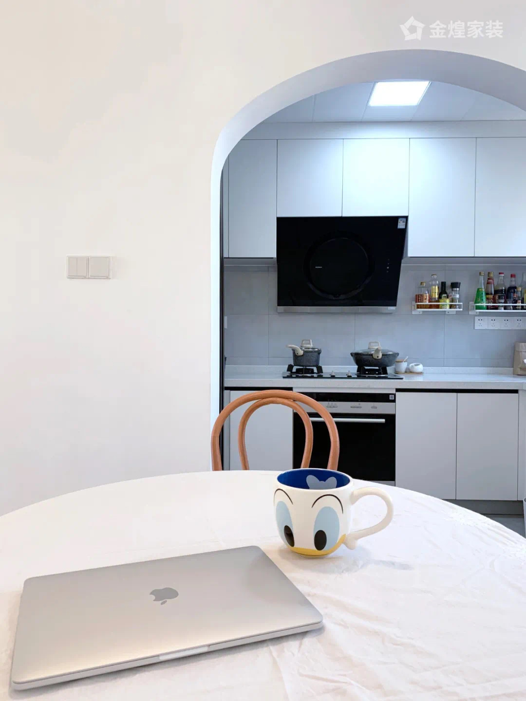 90后单身美女打造北欧极简风格-7