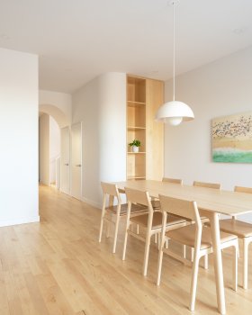 Beloeil 住所 · 重塑 Tudor 风格别墅的现代设计丨加拿大魁北克