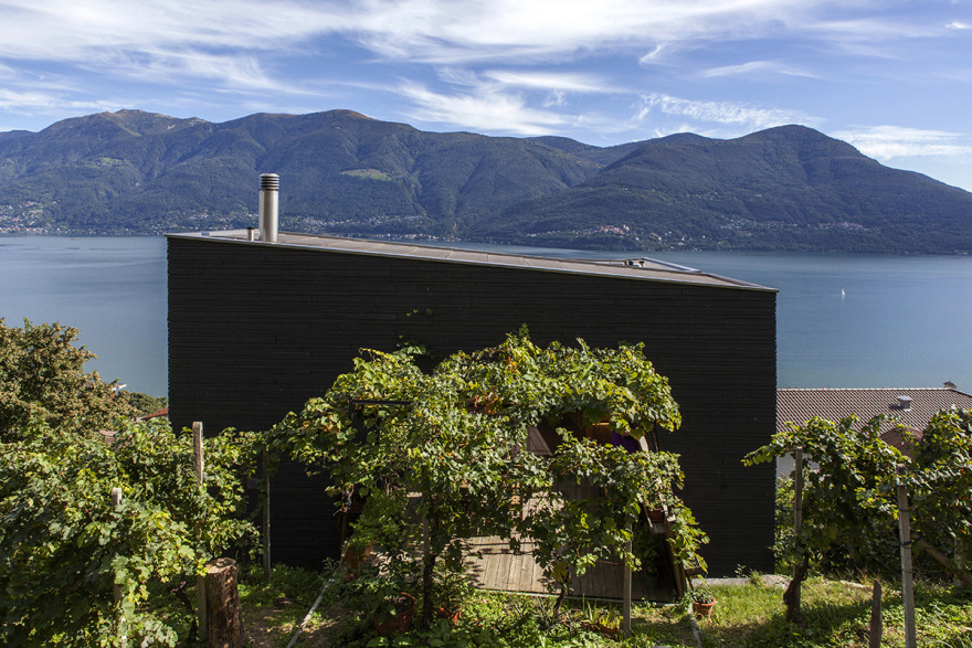 瑞士自然别墅,木质内外营造独特氛围-18