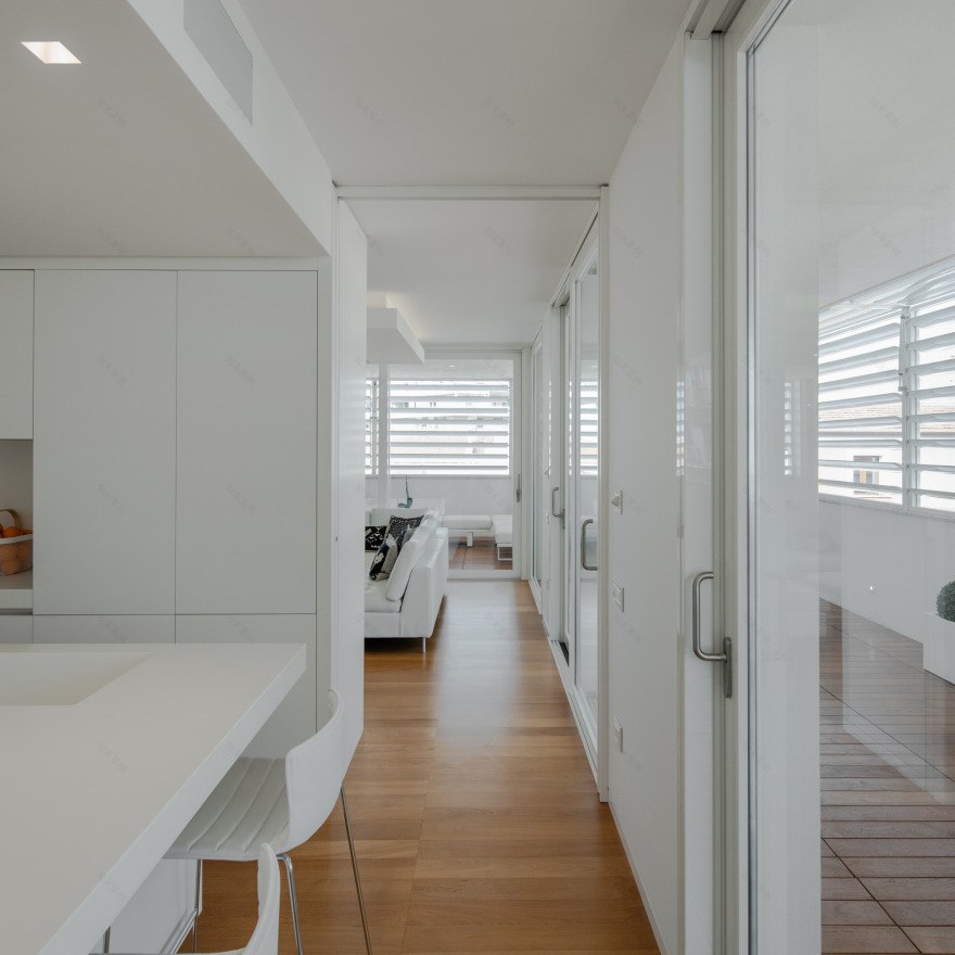 现代顶层公寓,打造无缝室内外空间-14