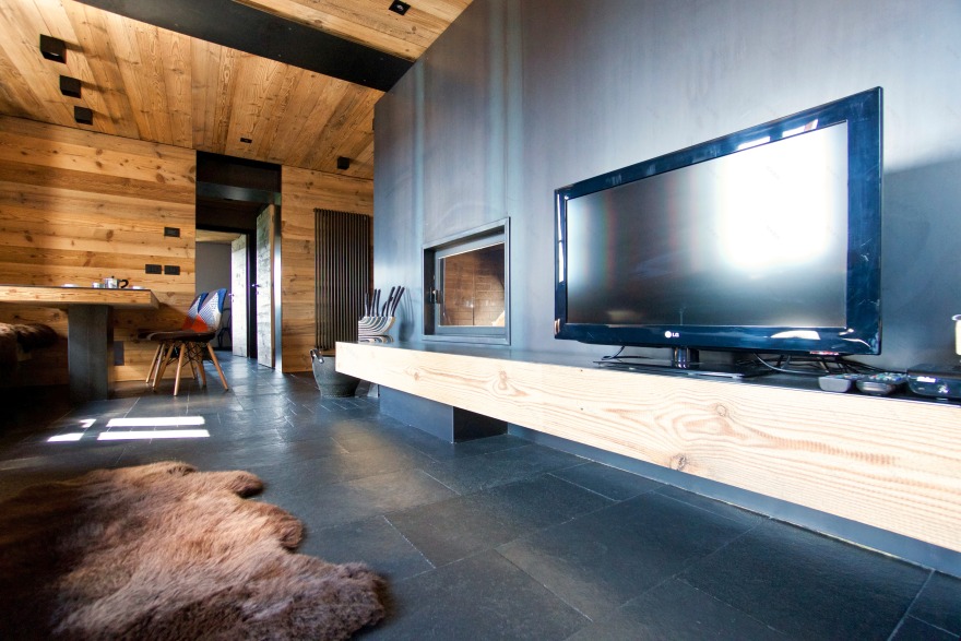 意大利山区百年老屋的现代情感空间-4