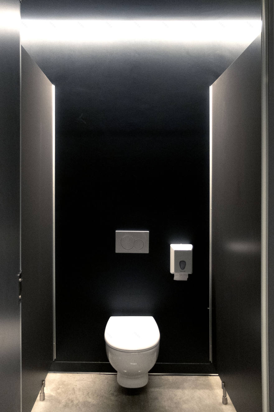 威尼斯公共卫生间,豪华游艇风的典范-8