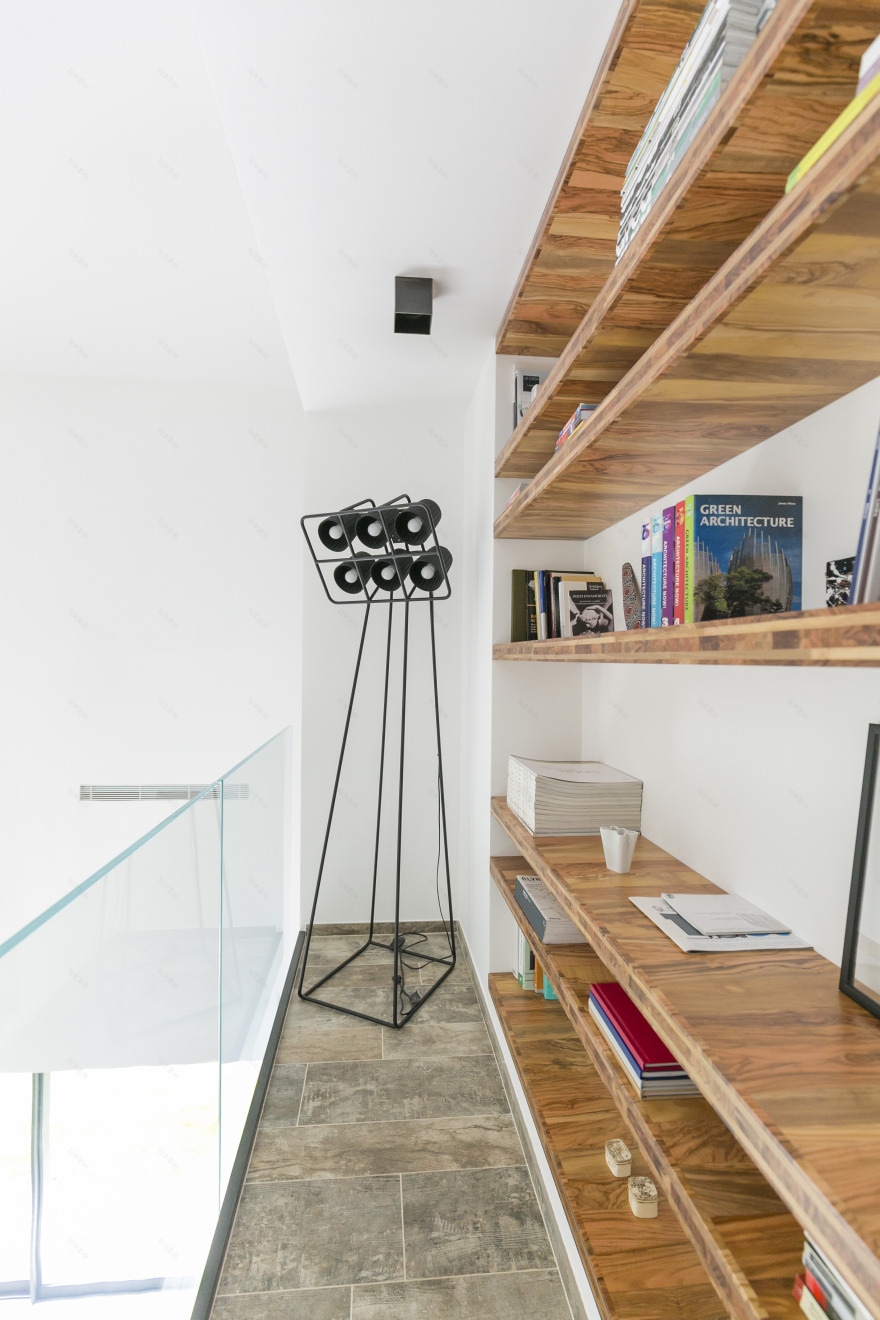 树影婆娑的光影之家——意大利 Casa DANTE 别墅设计-22