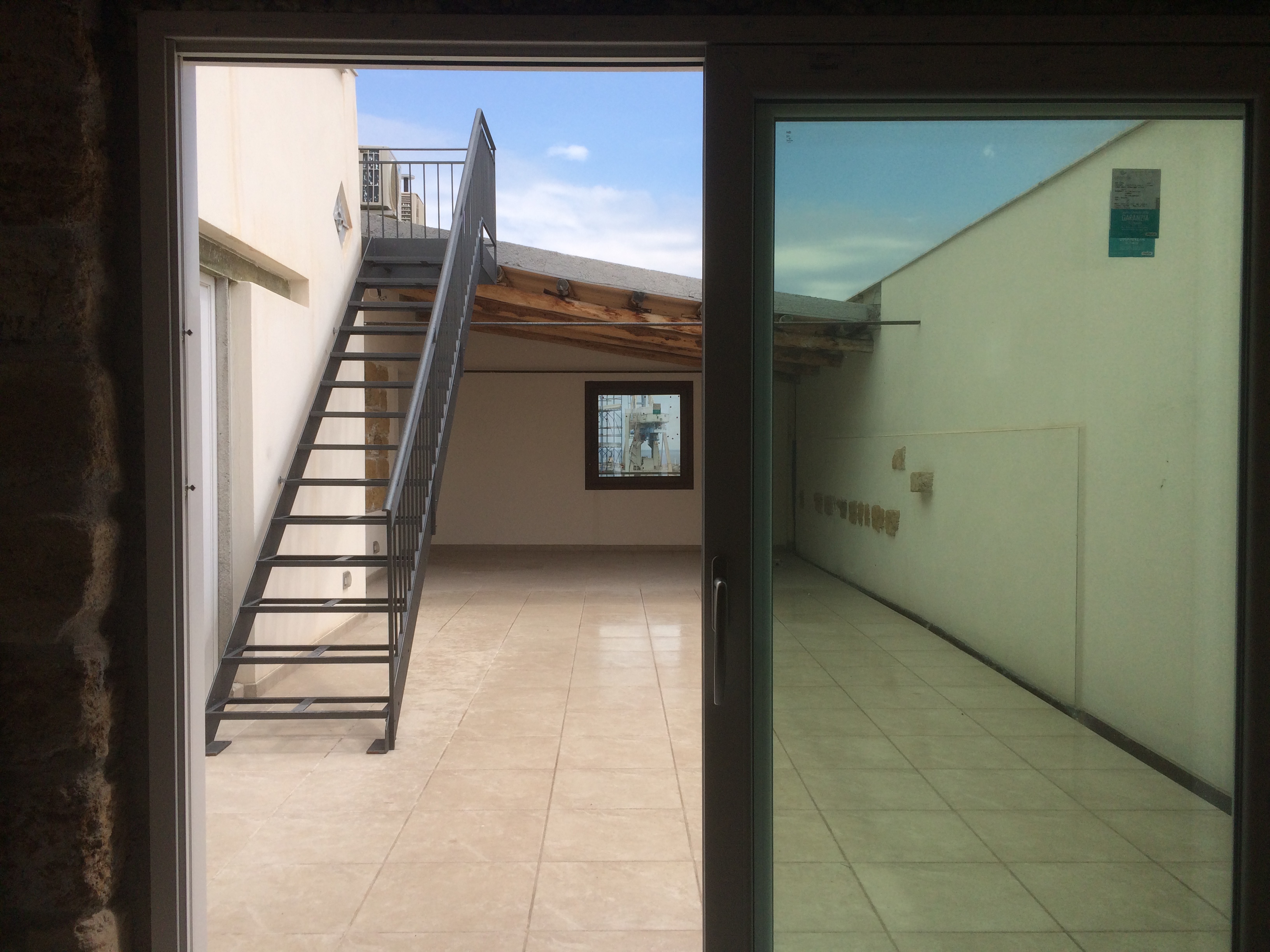 历史与现代交融的“第十三受害者广场”建筑改造-35