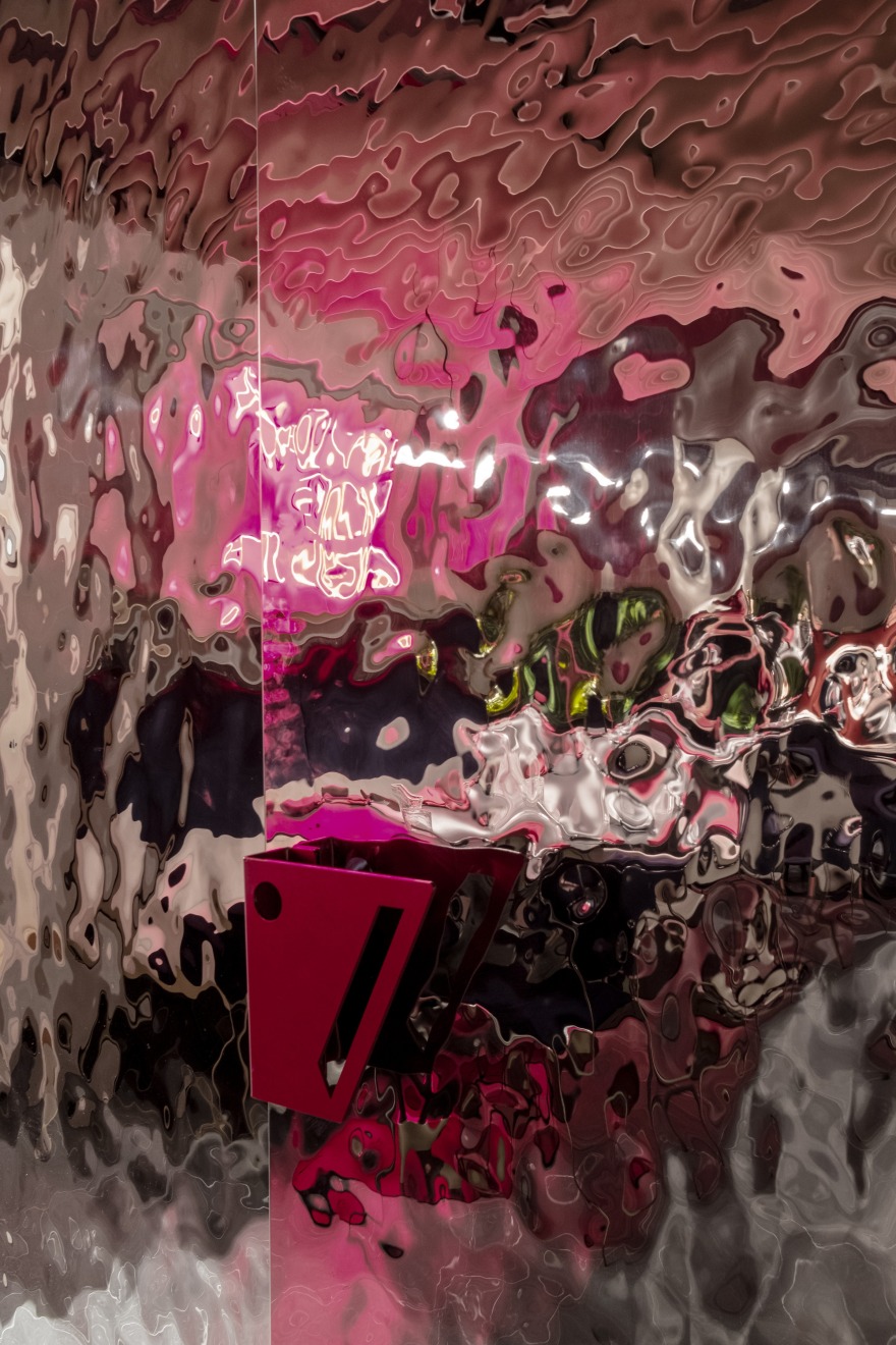 Milan 繁华中心的戏剧性餐厅-34